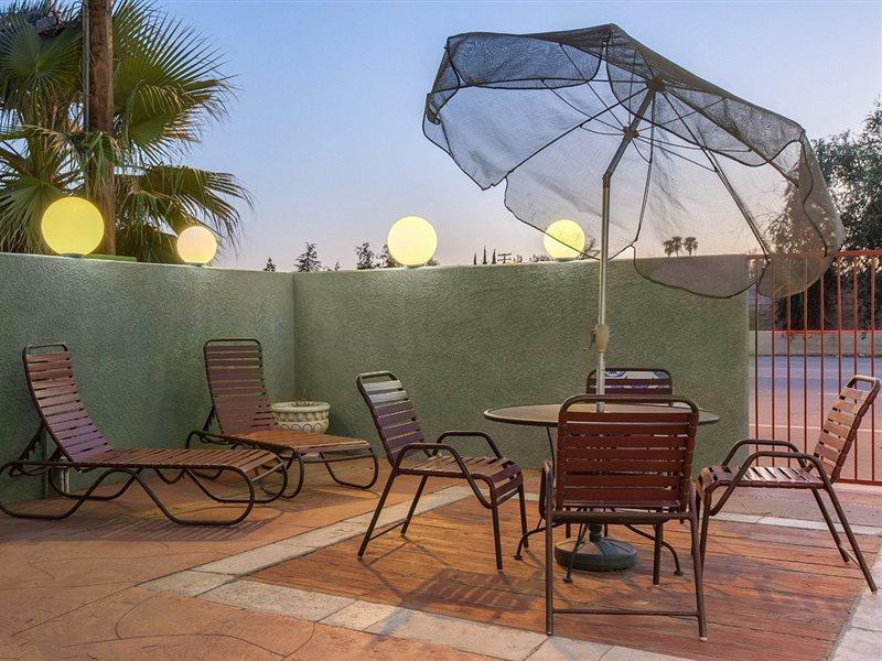 America'S Best Value Inn & Suites Bakersfield Central Eksteriør billede