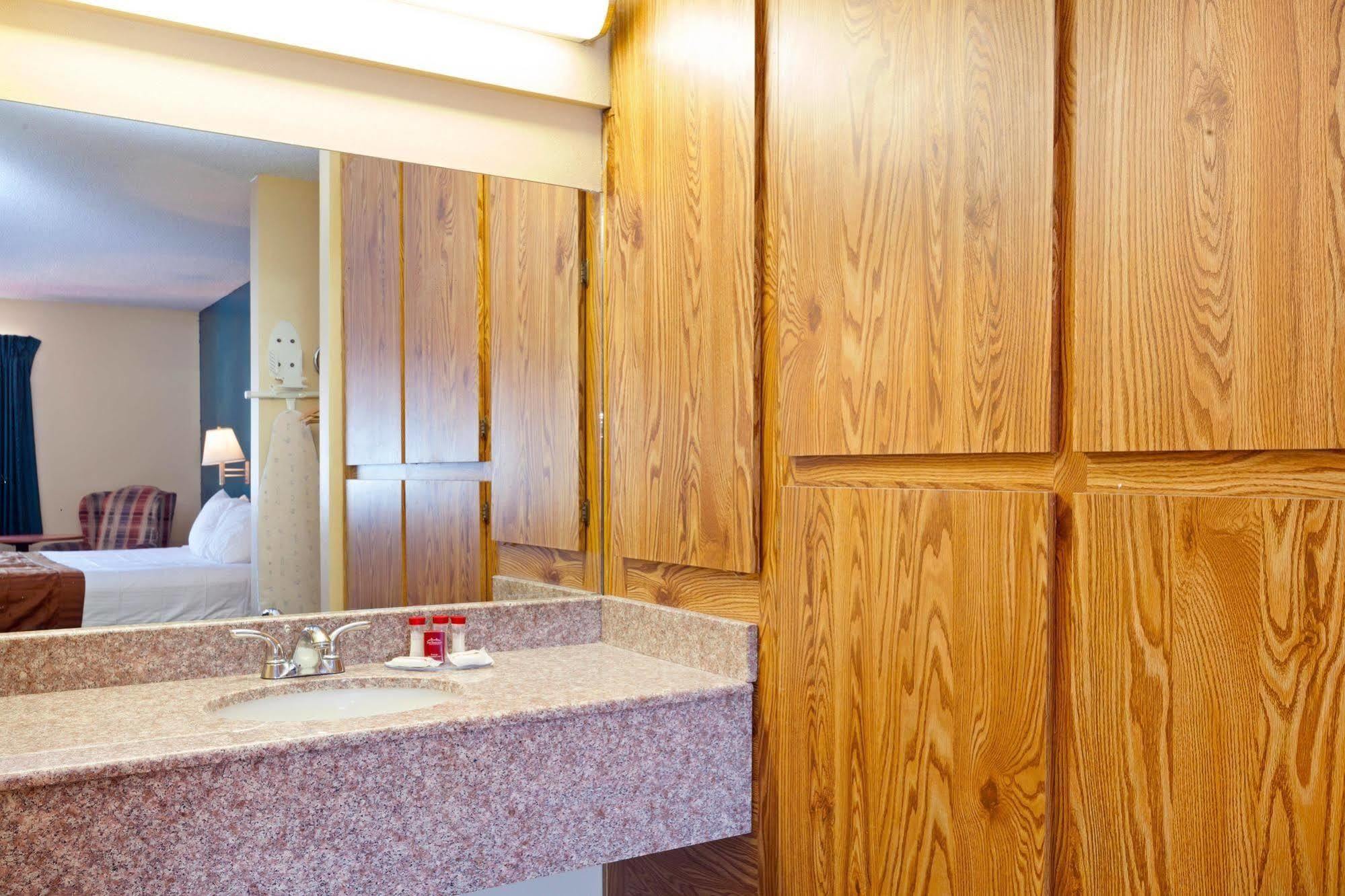 America'S Best Value Inn & Suites Bakersfield Central Eksteriør billede